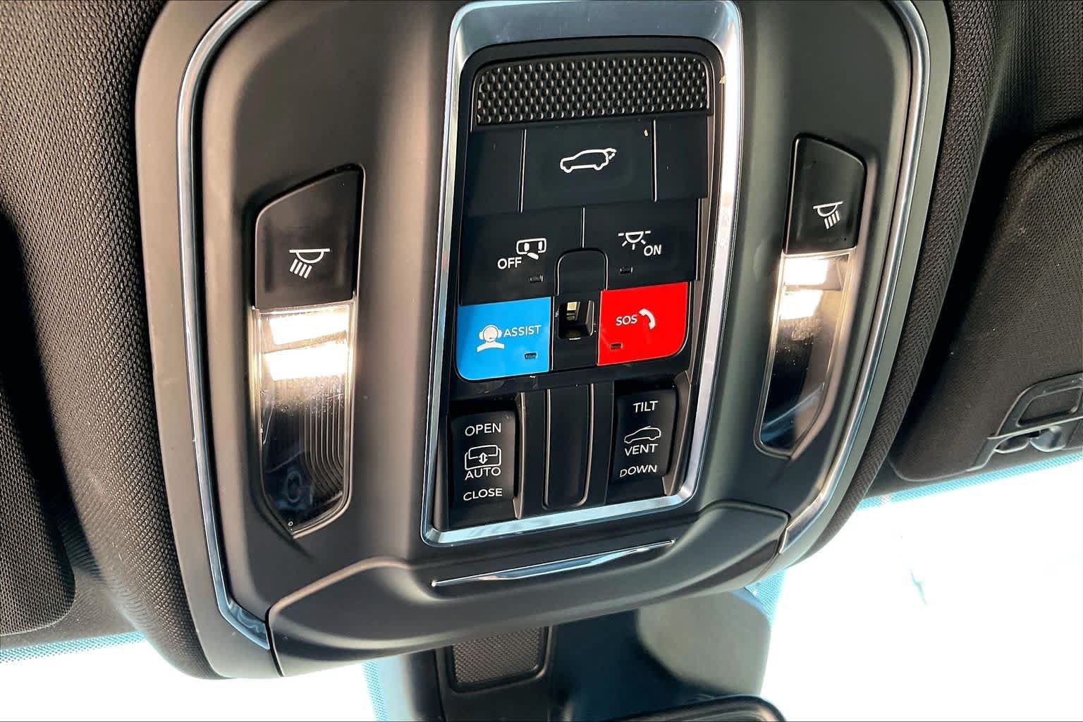 Used 2023 Jeep Grand Cherokee Altitude AWD/4WD image 32