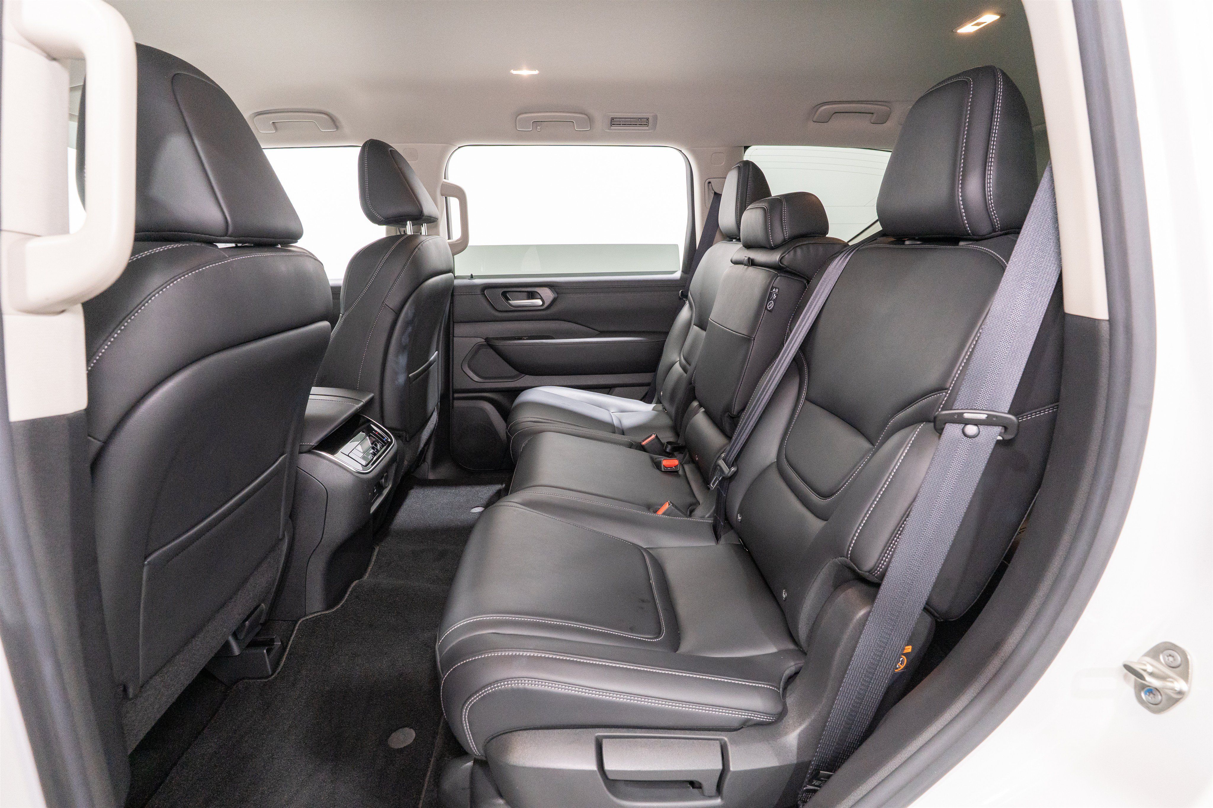 Used 2026 Nissan Armada SV AWD/4WD image 28