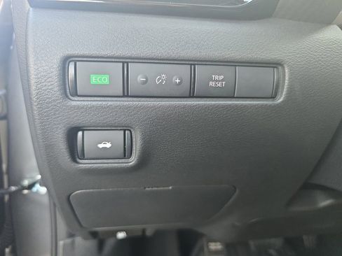 Used 2024 Nissan Sentra SV w/ SV Premium Package image 29