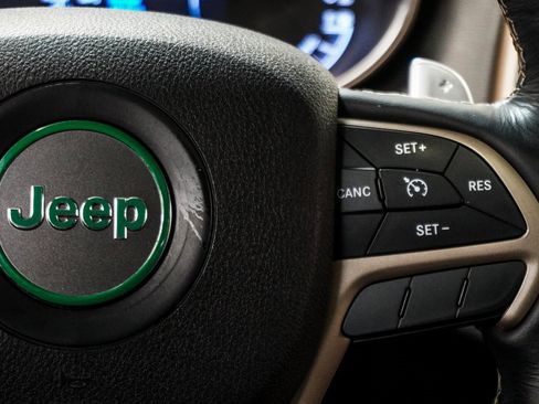 Used 2016 Jeep Grand Cherokee Limited image 16