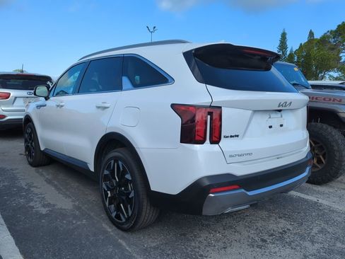 Certified 2024 Kia Sorento EX w/ Panoramic Sunroof Package image 9