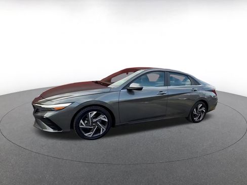 Used 2025 Hyundai Elantra SEL image 8