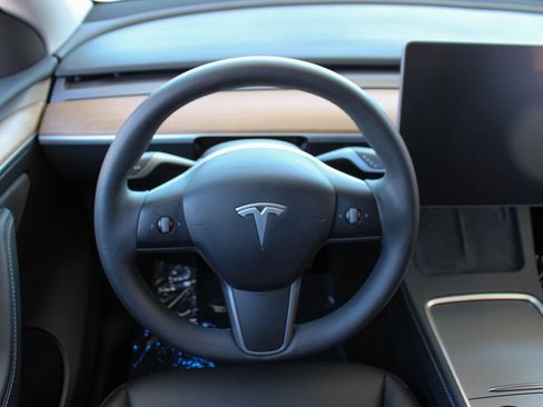 Used 2023 Tesla Model Y Long Range AWD/4WD image 31