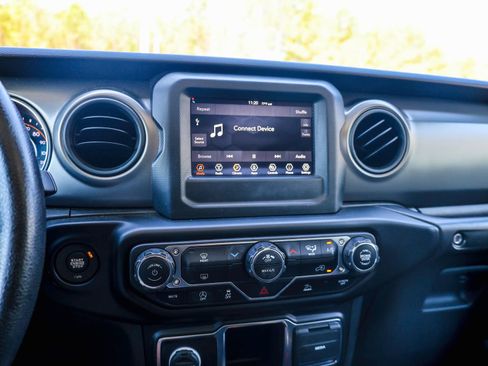 Used 2022 Jeep Wrangler Sport AWD/4WD image 10