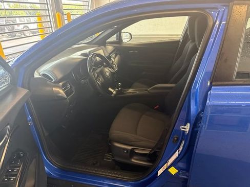 Used 2018 Toyota C-HR XLE FWD image 6