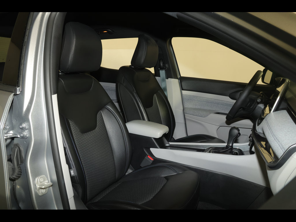 Certified 2023 Jeep Compass Latitude w/ Convenience Group AWD/4WD image 28