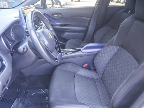 Used 2021 Toyota C-HR XLE FWD image 16