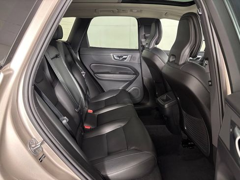 Used 2025 Volvo XC60 B5 Core AWD/4WD image 38
