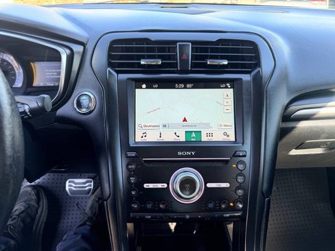 Used 2018 Ford Fusion Titanium FWD image 12