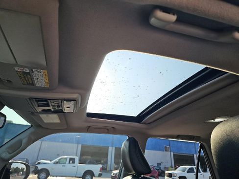 Used 2021 Toyota 4Runner SR5 Premium w/ Moonroof Package RWD image 8