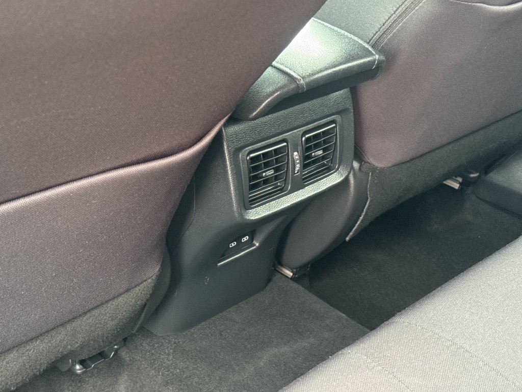 Used 2023 Toyota Venza LE AWD/4WD image 35
