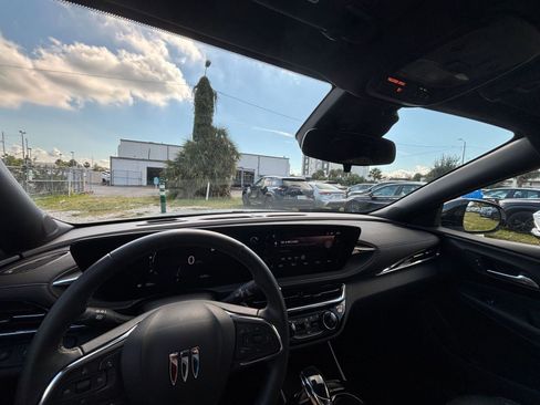 Used 2025 Buick Envista Sport Touring image 33