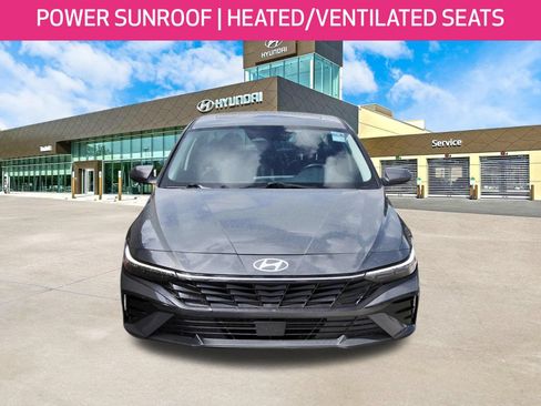 Used 2025 Hyundai Elantra Limited FWD image 2