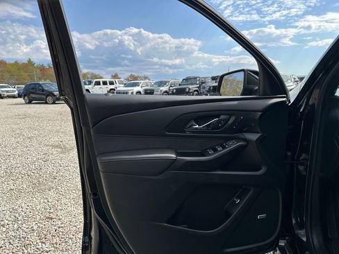 Used 2023 Chevrolet Traverse High Country w/ LPO, 'HIT The Road' Package AWD/4WD image 28