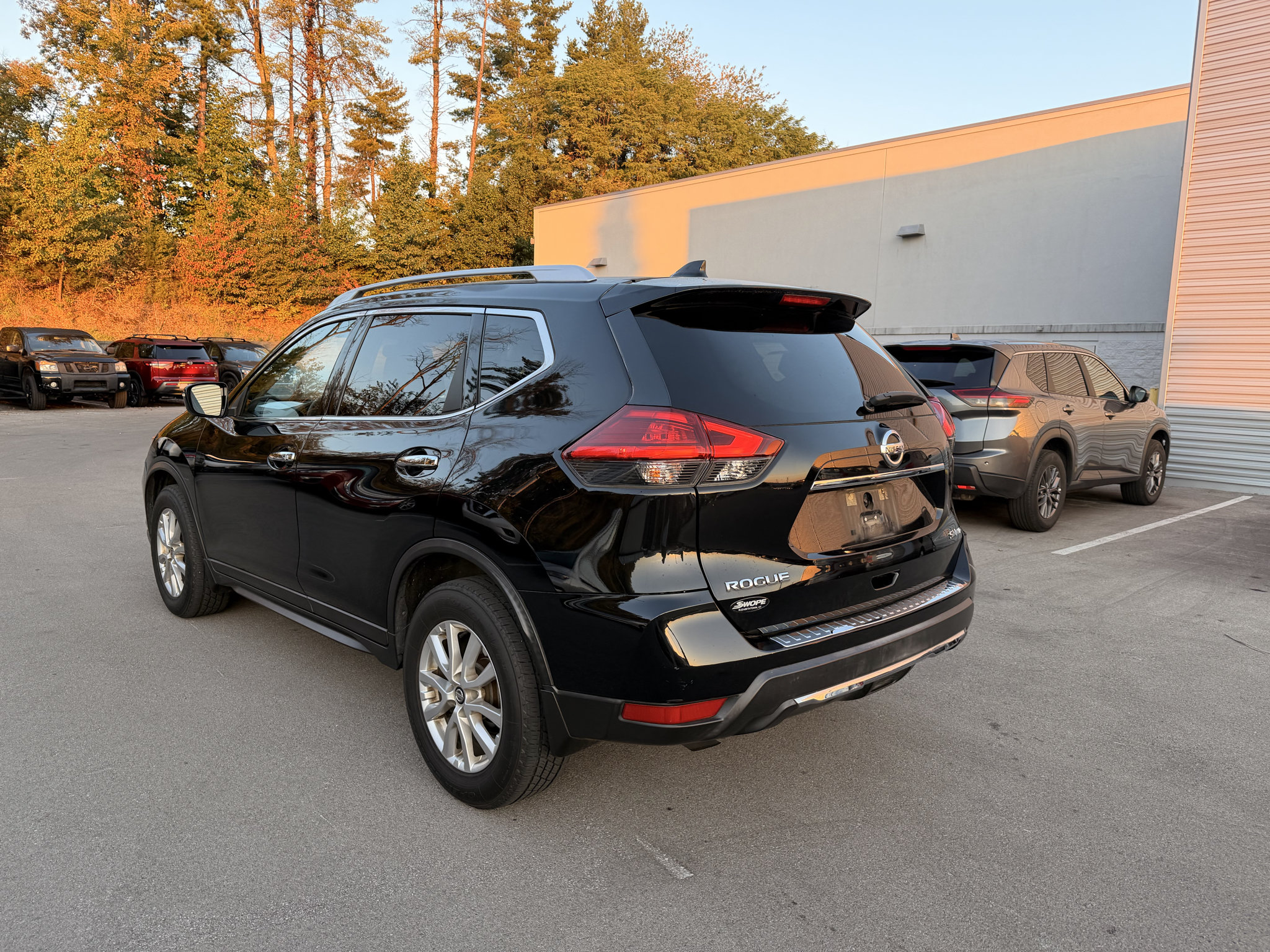 Certified 2017 Nissan Rogue SV AWD/4WD image 5