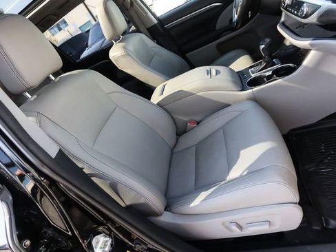 Used 2018 Toyota Highlander Limited Platinum image 57