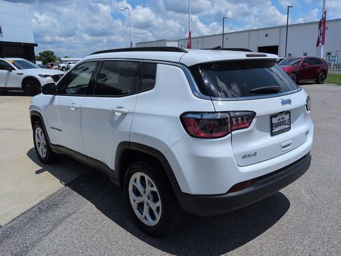 Used 2024 Jeep Compass Latitude AWD/4WD image 5