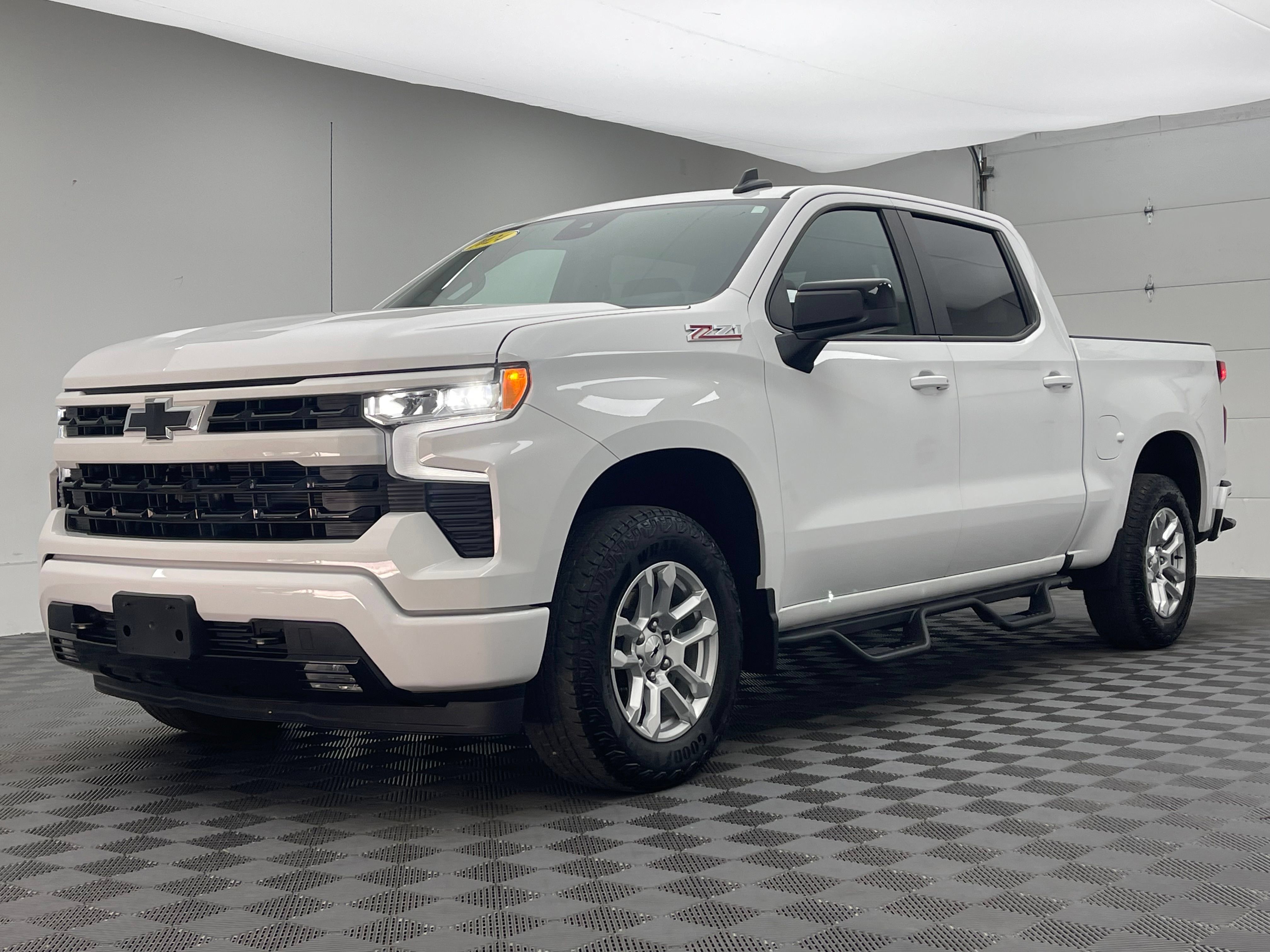 Used 2024 Chevrolet Silverado 1500 RST AWD/4WD image 2