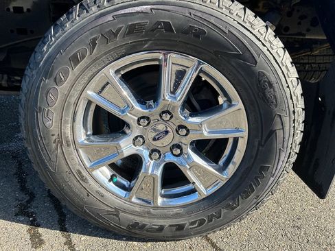 Used 2017 Ford F150 XLT w/ Equipment Group 302A Luxury image 13