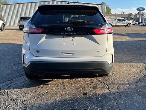 Used 2023 Ford Edge SE image 6
