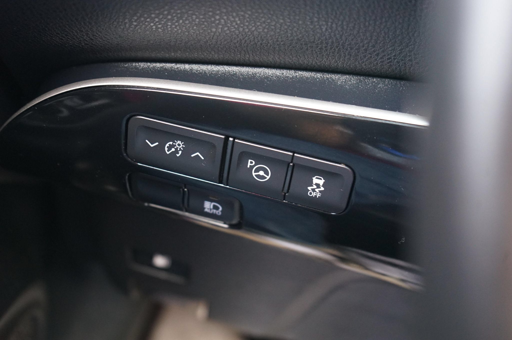 Used 2020 Toyota Prius XLE FWD image 15