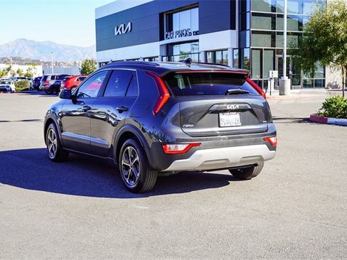 Certified 2025 Kia Niro LX image 5