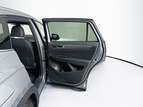Used 2025 Volkswagen Atlas Cross Sport SE FWD image 29