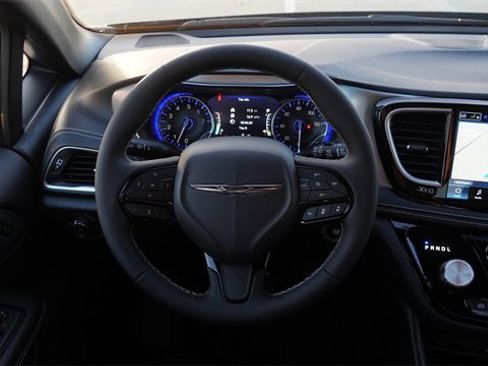 New 2026 Chrysler Pacifica Limited image 17