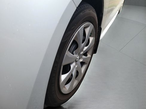 Used 2025 Toyota Corolla LE image 29