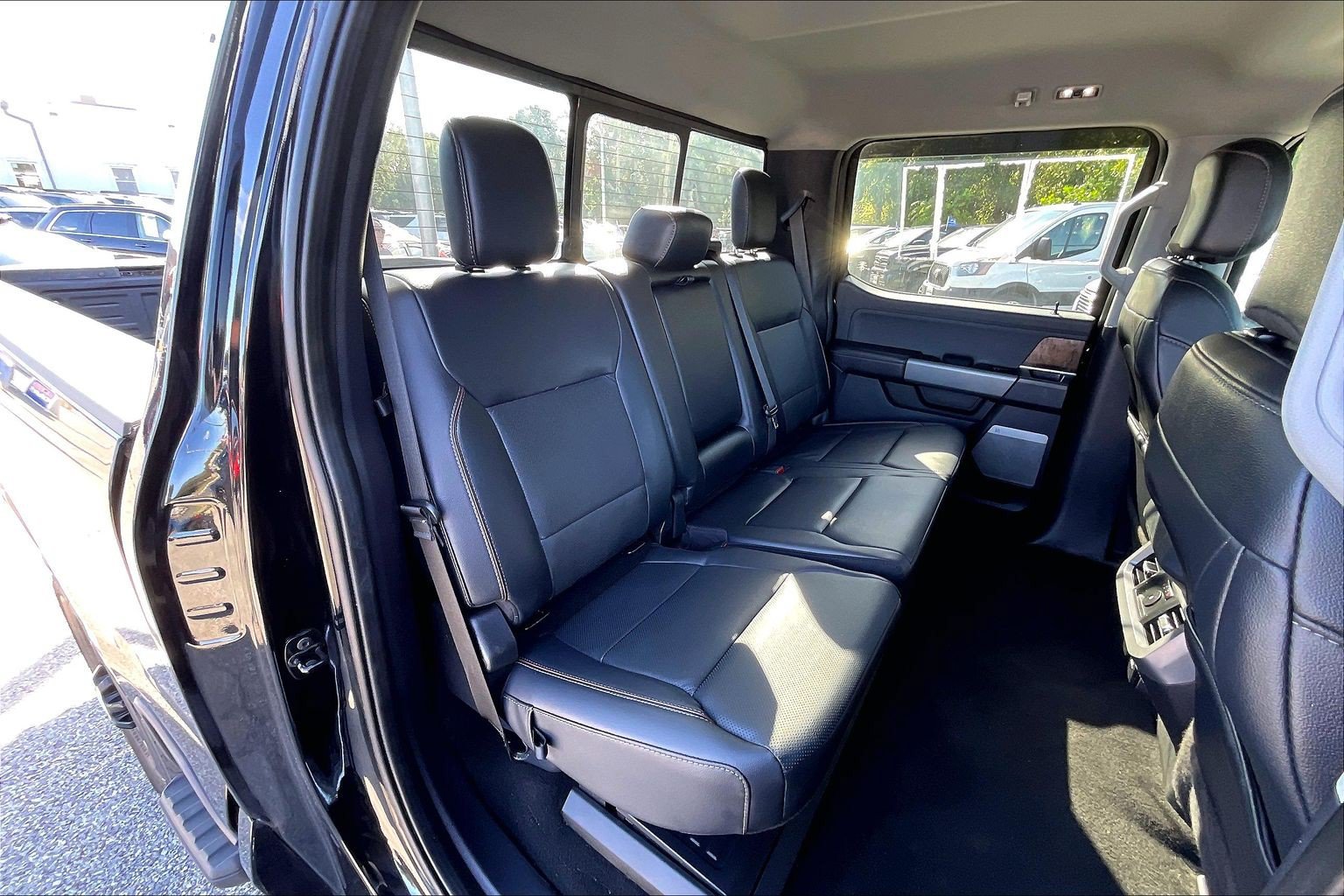 Used 2024 Ford F350 Lariat w/ Lariat Ultimate Package AWD/4WD image 27