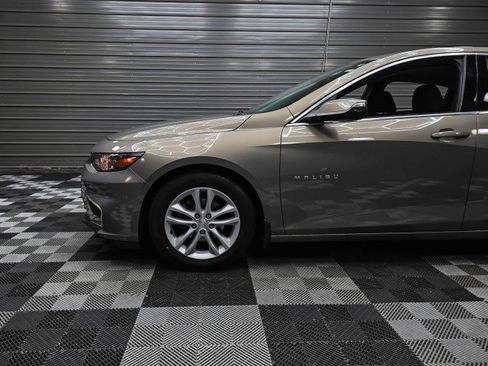 Used 2017 Chevrolet Malibu LT FWD image 37