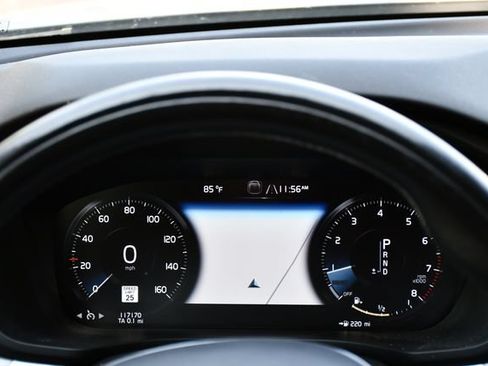 Used 2018 Volvo XC60 T5 Momentum w/ Vision Package AWD/4WD image 19
