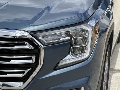 Used 2024 GMC Terrain SLT AWD/4WD image 11