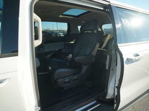 Used 2022 Kia Carnival SX Prestige image 16