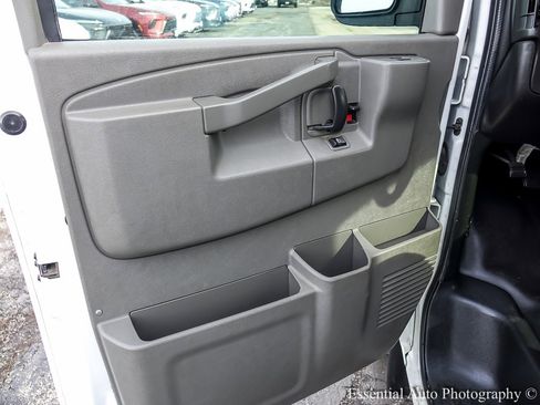 Used 2018 GMC Savana 3500 Extended w/ Driver Convenience Package image 15