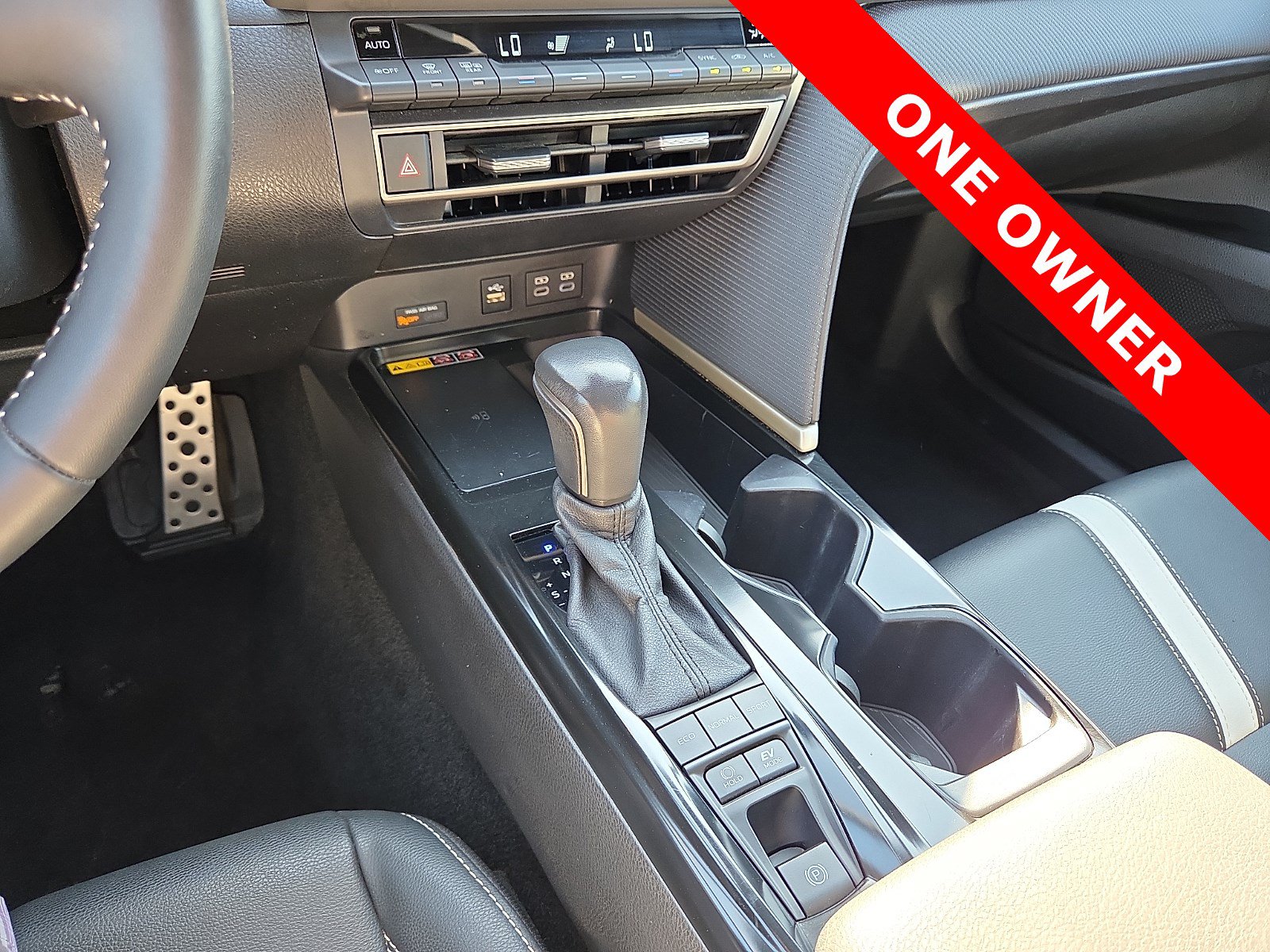 Used 2025 Toyota Camry SE FWD image 25