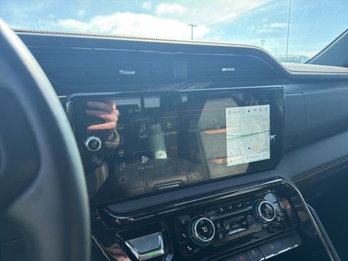 Used 2024 GMC Sierra 1500 AT4 w/ Technology Package image 12