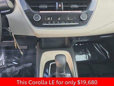 Used 2025 Toyota Corolla LE image 29