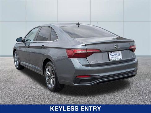 Certified 2022 Volkswagen Jetta SE w/ Panoramic Sunroof Package FWD image 3