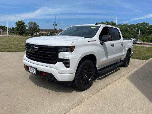 Used 2023 Chevrolet Silverado 1500 RST w/ Redline Edition AWD/4WD image 2