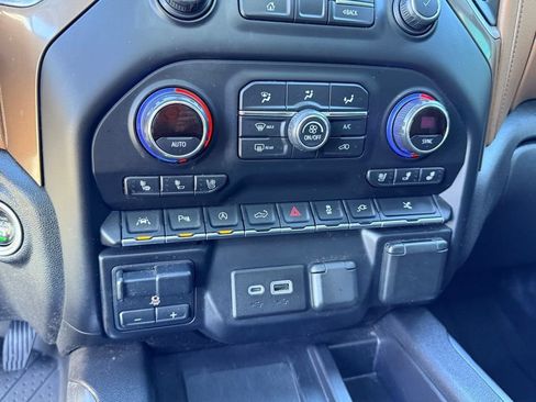 Used 2021 Chevrolet Silverado 1500 High Country w/ Technology Package AWD/4WD image 31