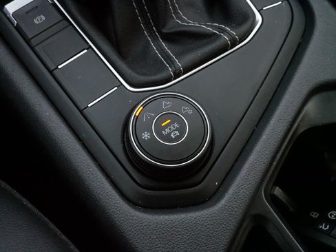 Used 2022 Volkswagen Taos SE image 28