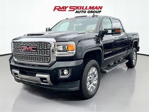 Used 2018 GMC Sierra 2500 Denali w/ Duramax Plus Package image 3