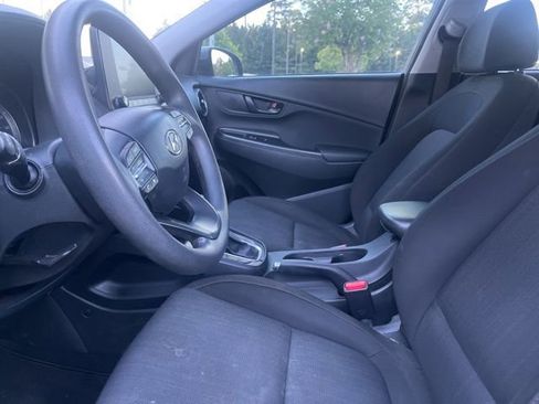 Used 2022 Hyundai Kona SEL FWD image 2