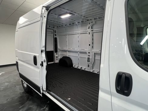 New 2026 RAM ProMaster 2500 w/ Quick Order Package 22G SLT image 8
