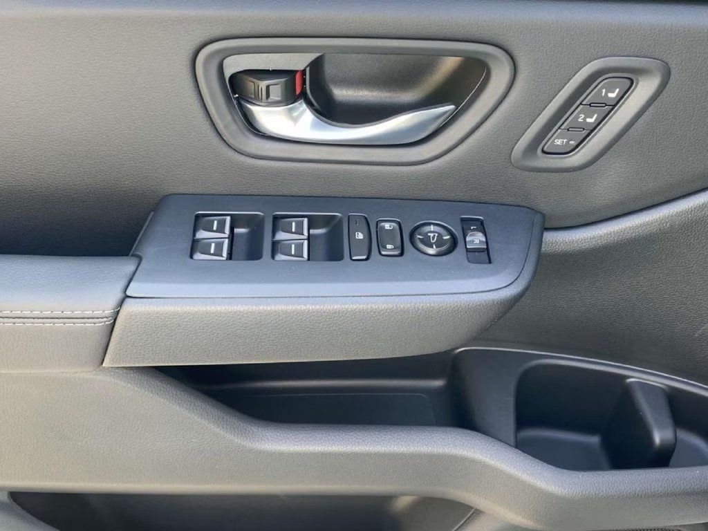 New 2025 Honda Pilot EX-L image 16