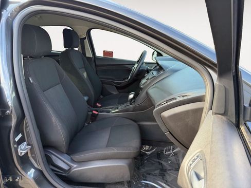 Used 2015 Ford Focus SE FWD image 24