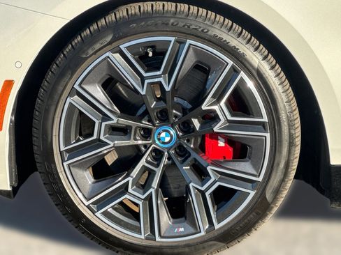 Used 2025 BMW i5 xDrive40 image 11