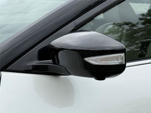 Used 2023 Nissan Maxima Platinum w/ Sport Mat Group FWD image 32