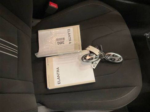 Used 2024 Hyundai Elantra SEL image 10
